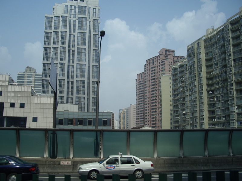 上海房產交易會 成交量縮20％