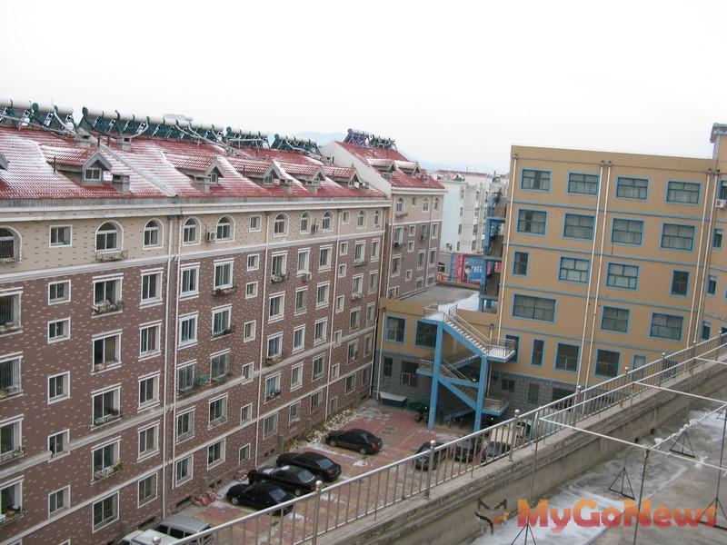 北京房市3000億資金被套 中小房企率先推動房價下行 