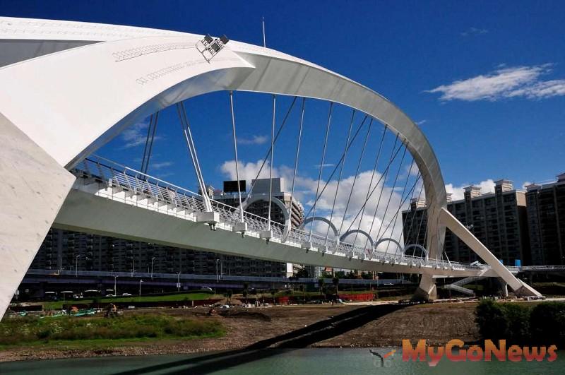 新店「陽光橋」成為第一座跨淡水河休憩景觀橋